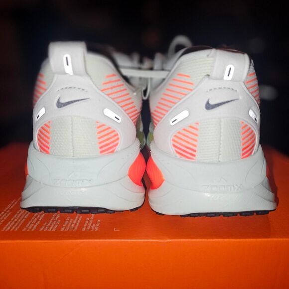 Nike Men's Vomero 18 Rare Colorway sz 12 - Picture 4 of 6